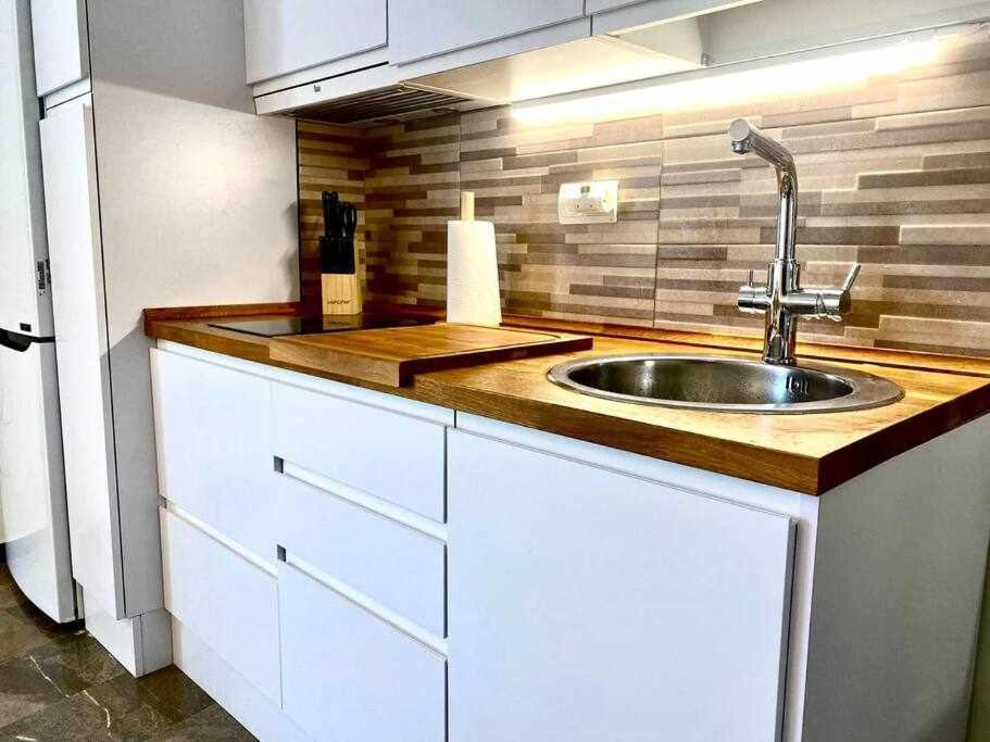Apartamento Antonio By Solymar Holiday Torre Del Mar Luaran gambar